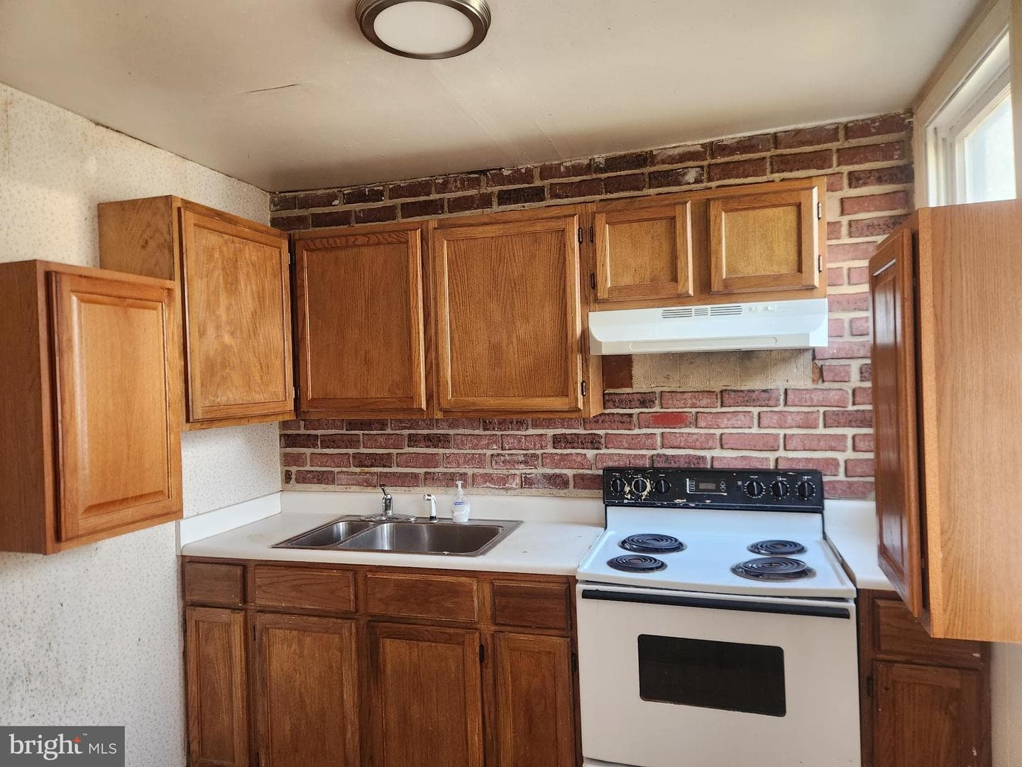 336 Elm Avenue photo 9