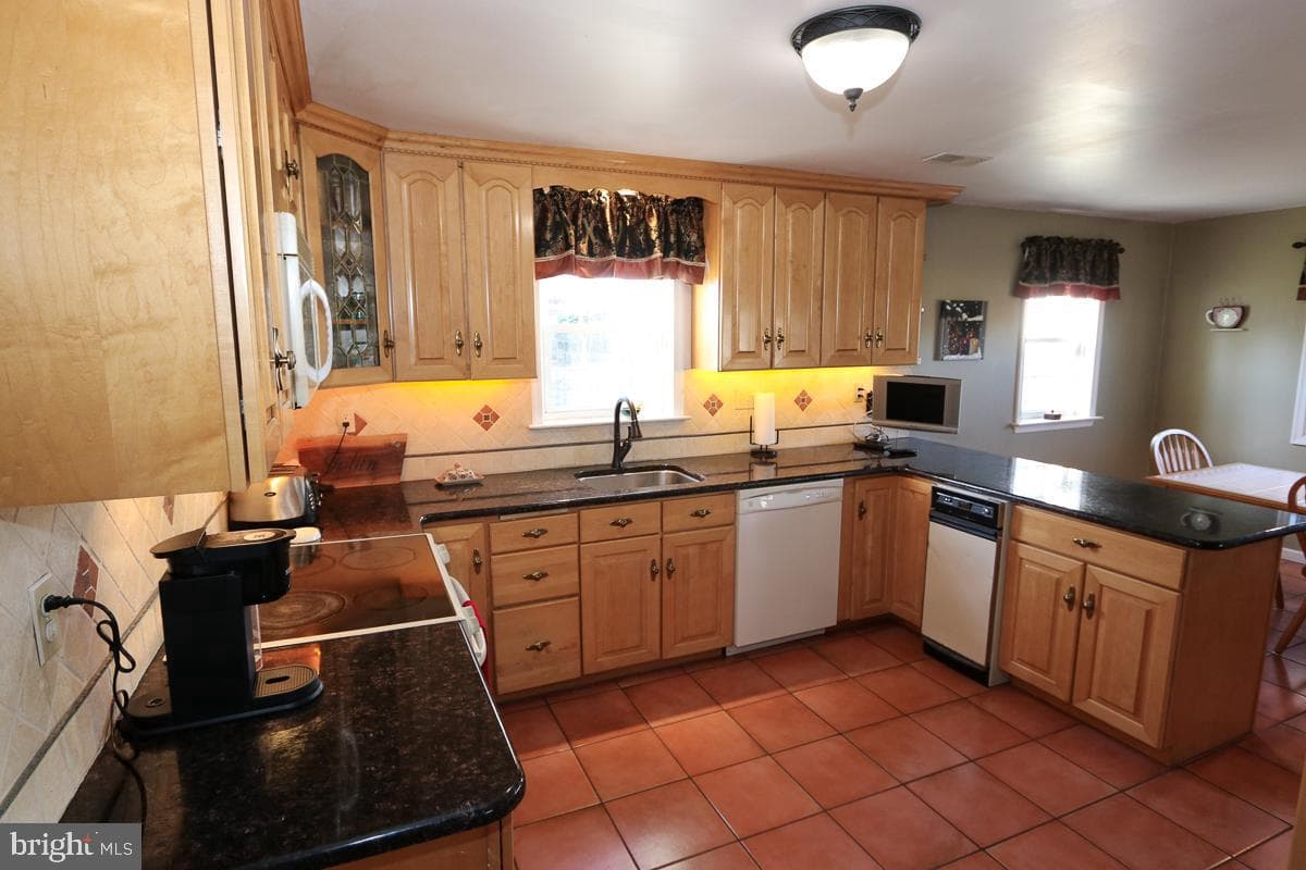642 Kirkwood Street photo 17