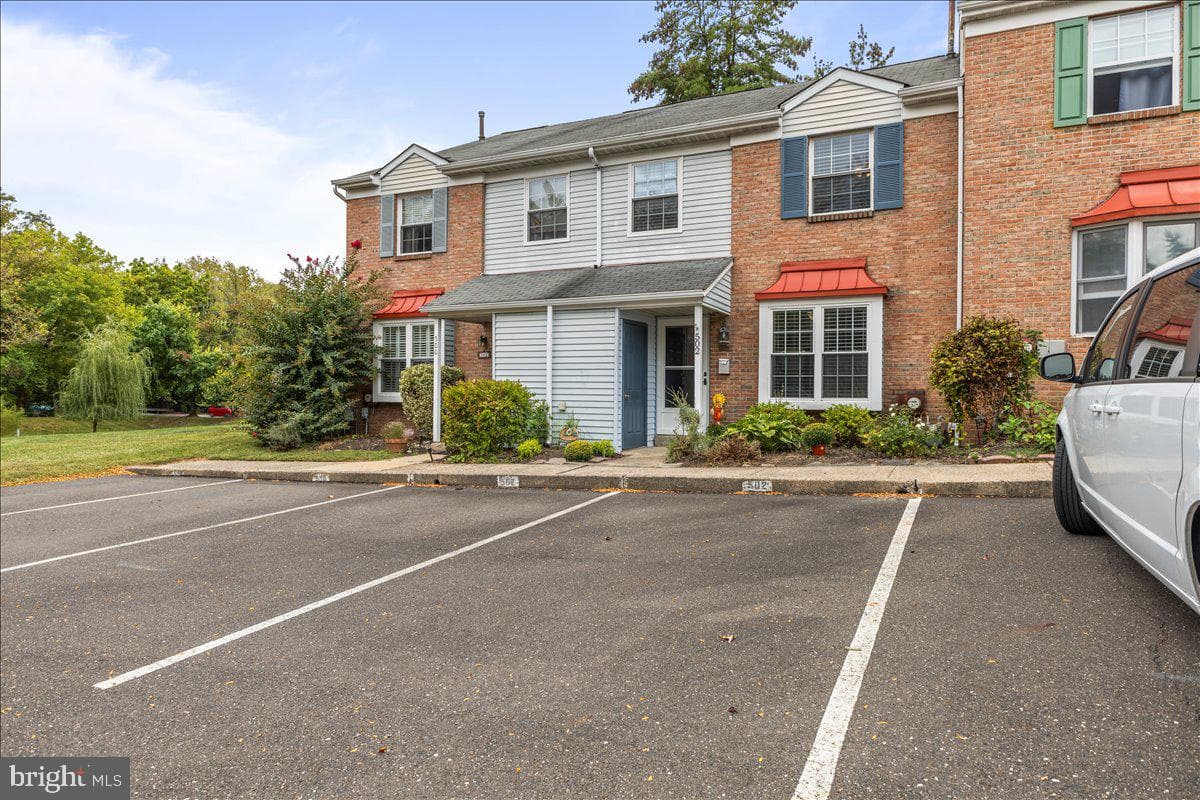 502 Brookwood Drive photo 2