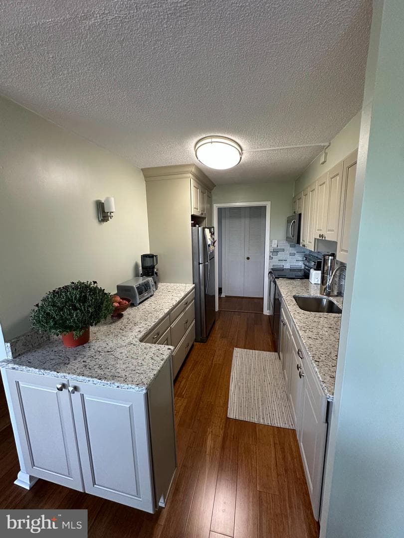 1001 City #E-914 photo 13