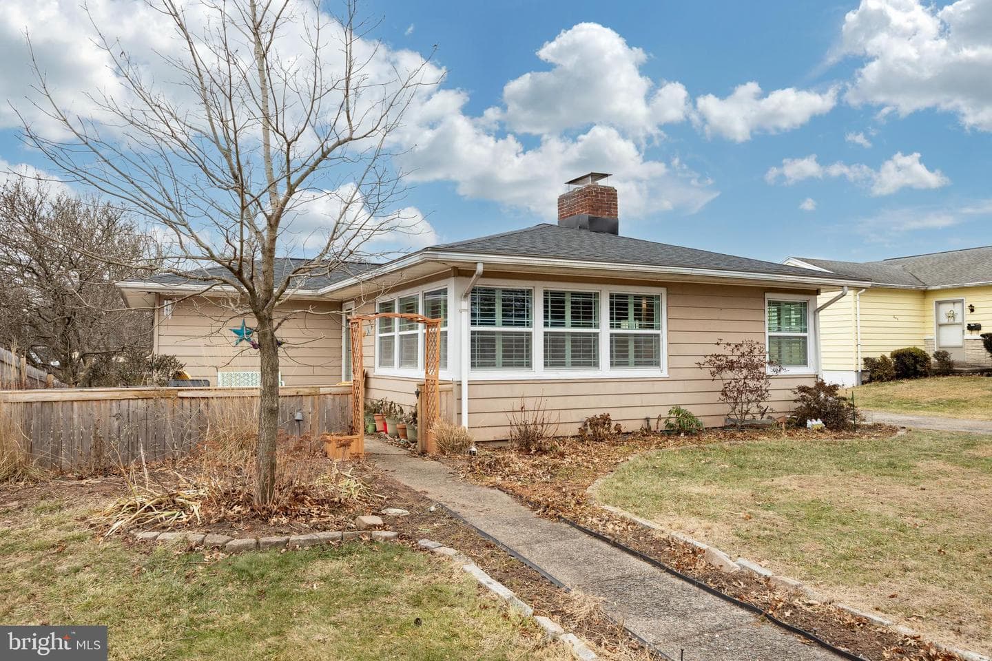 652 Woodland Drive photo 1