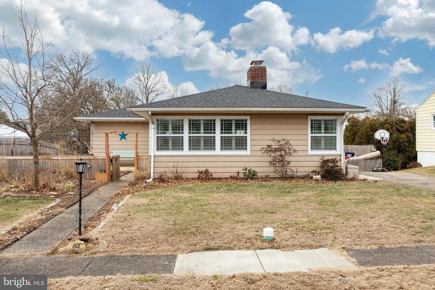 652 Woodland Drive photo 2