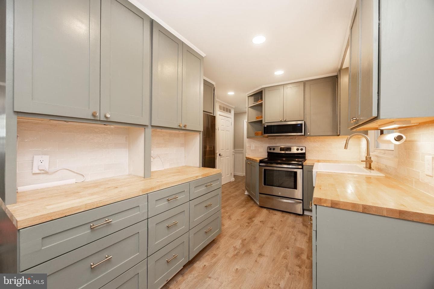 652 Woodland Drive photo 7