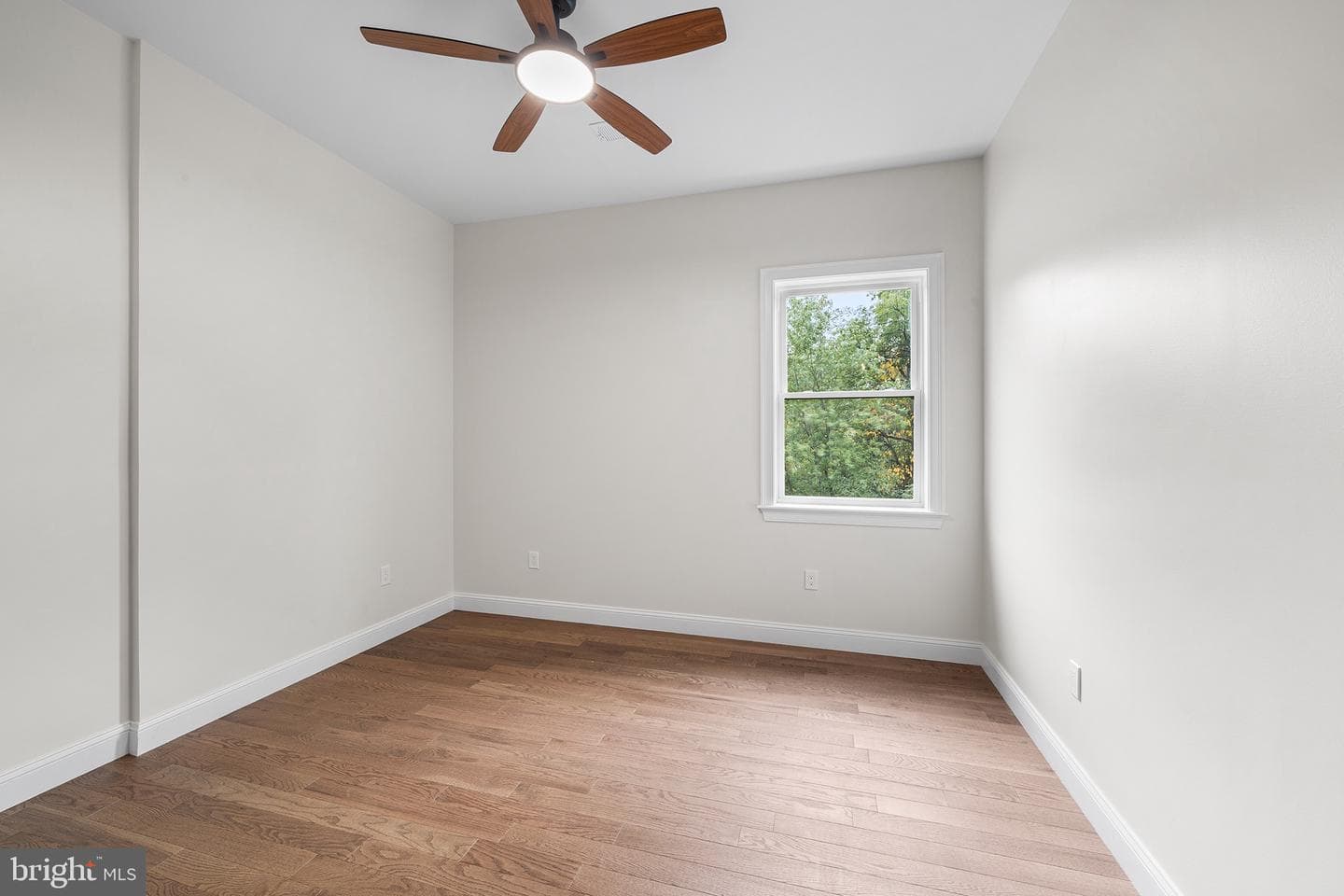 105 W 3rd Avenue photo 21