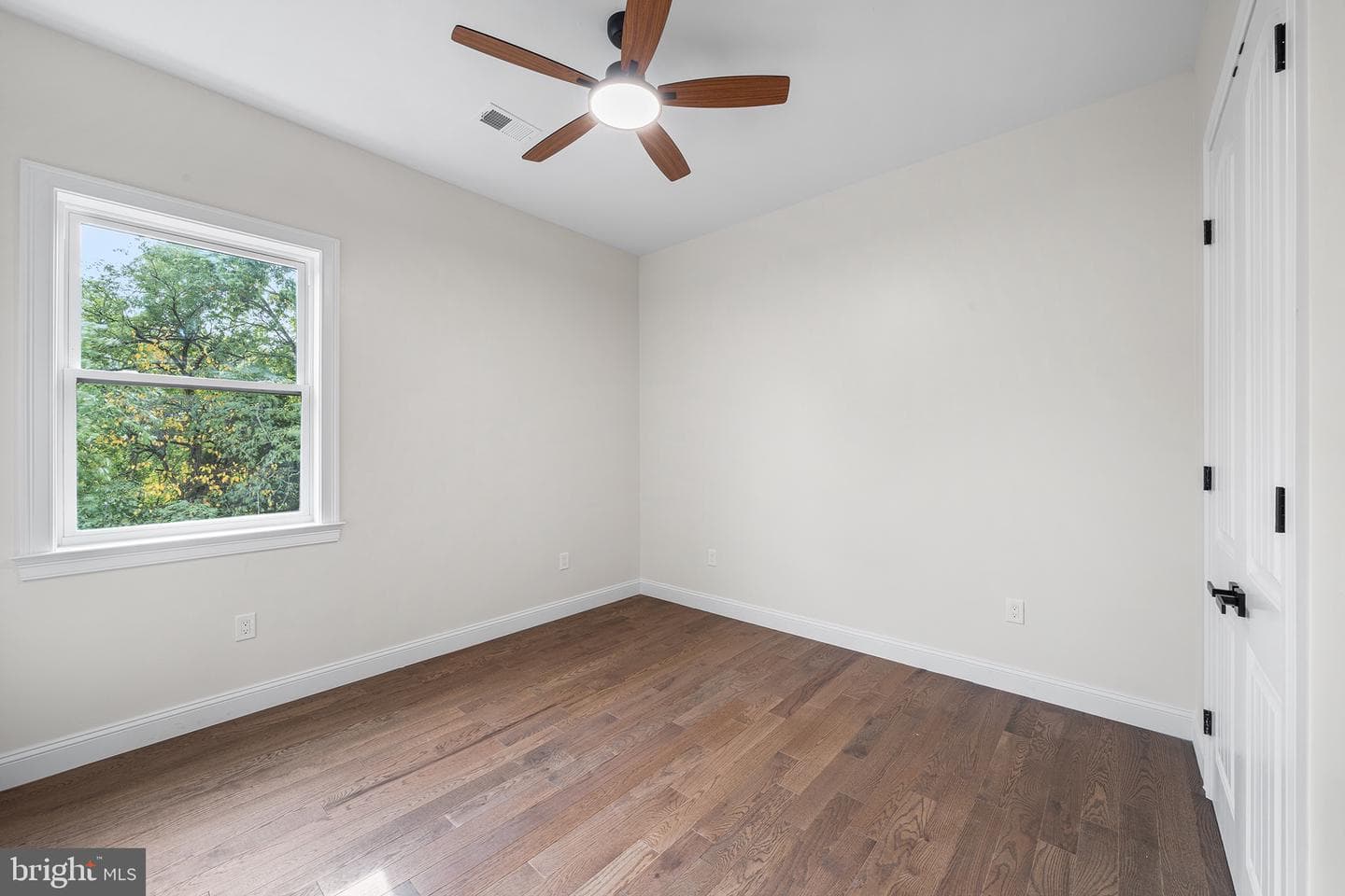 105 W 3rd Avenue photo 23