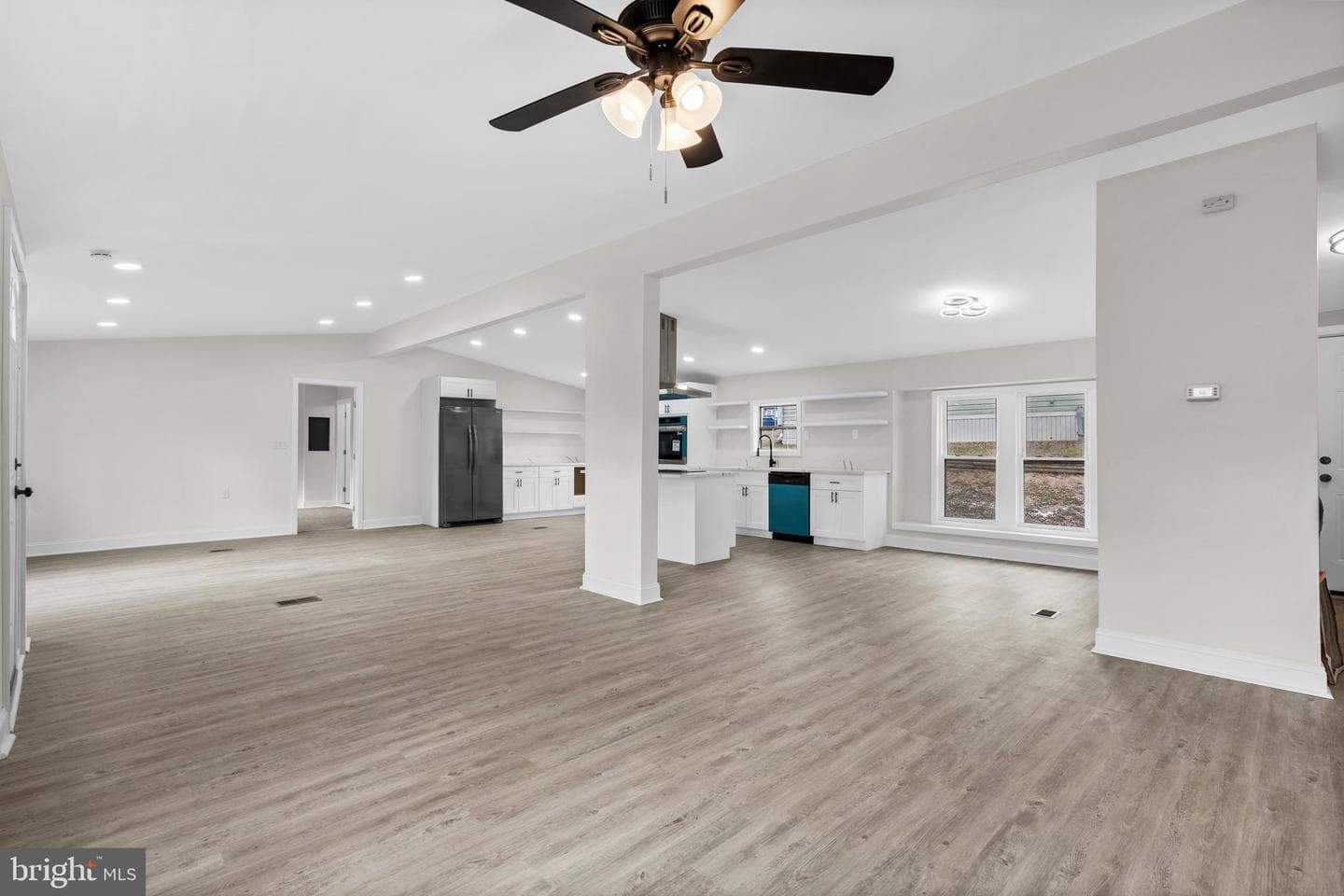 921 Lakeview Drive photo 11