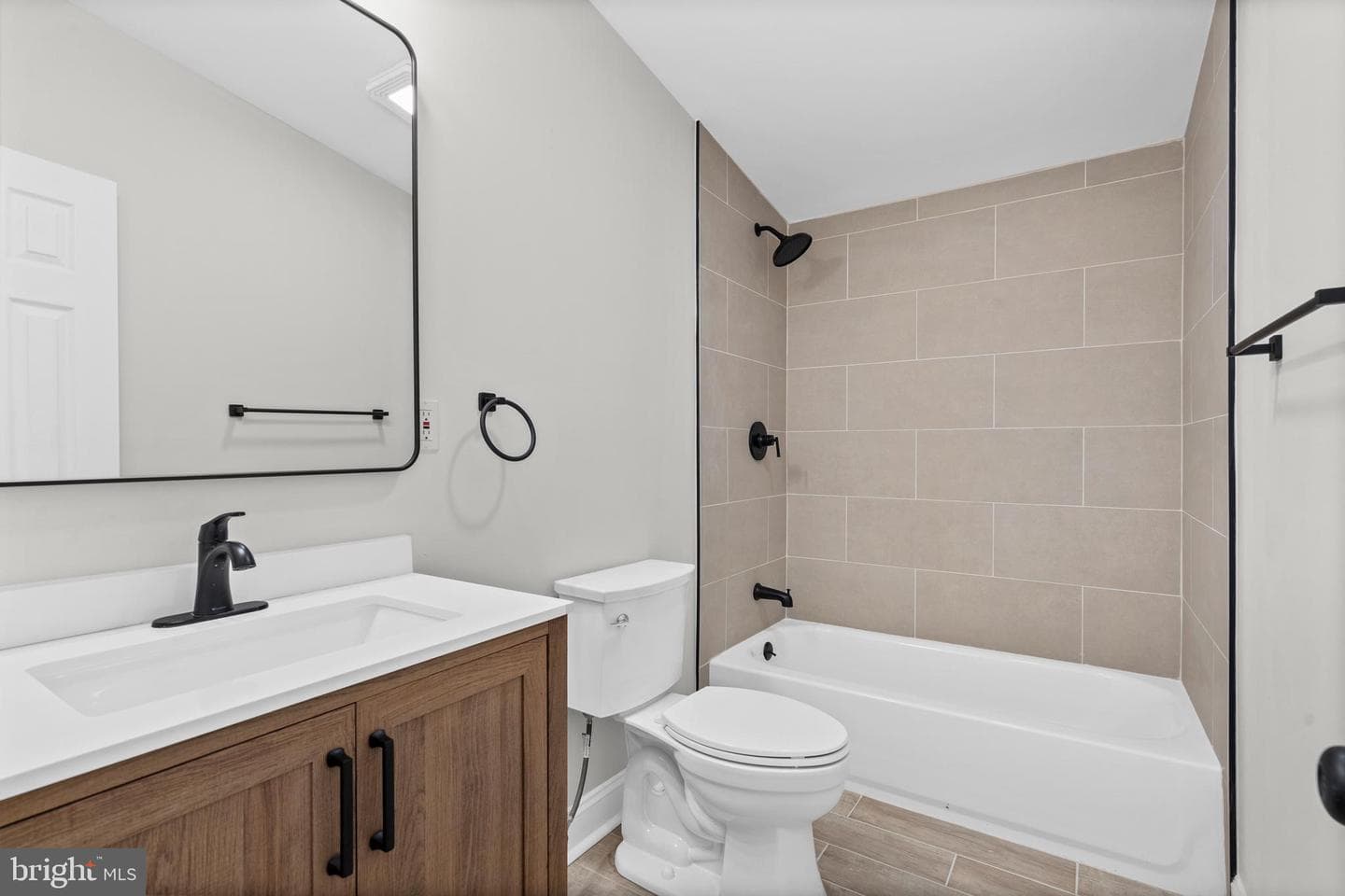 921 Lakeview Drive photo 15