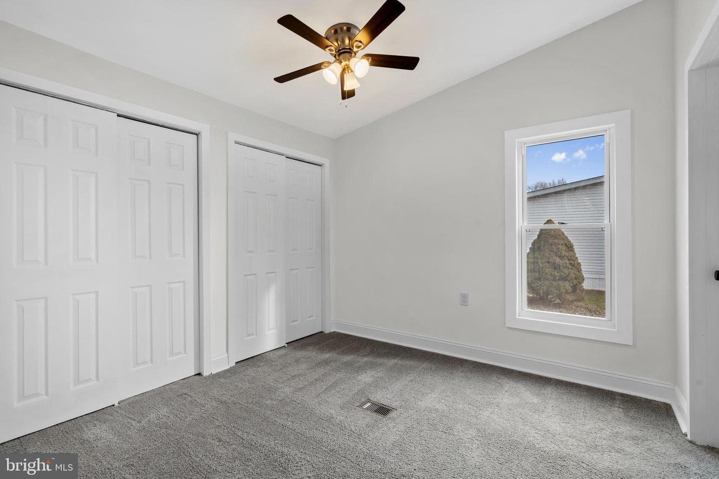 921 Lakeview Drive photo 16