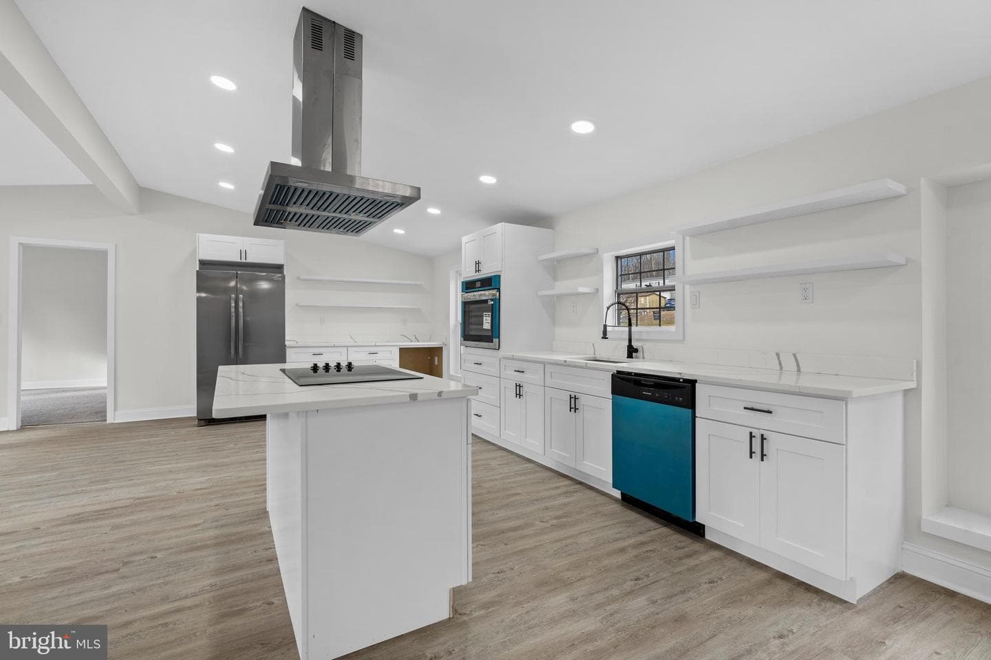 921 Lakeview Drive photo 8
