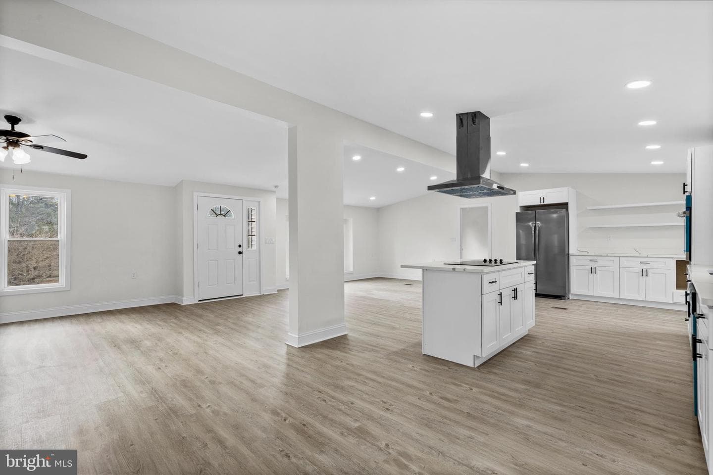 921 Lakeview Drive photo 9