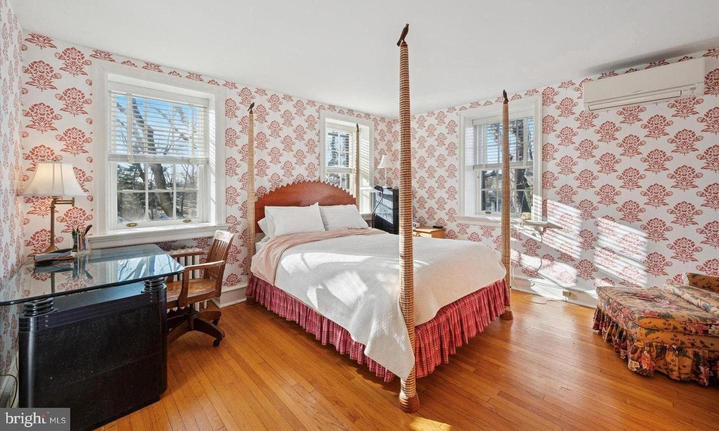 353 Woodley Road photo 18