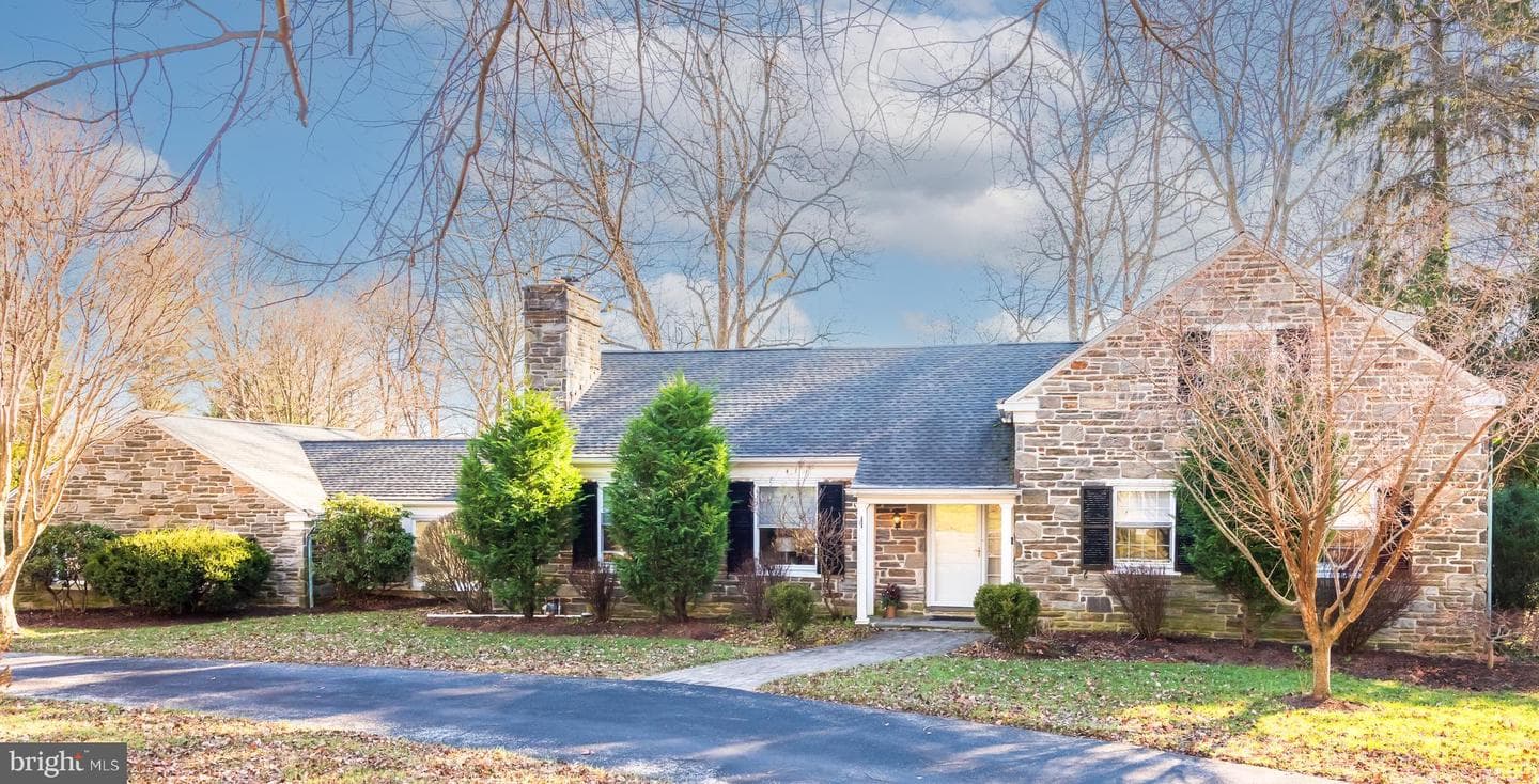 1040 Great Springs Road photo 5
