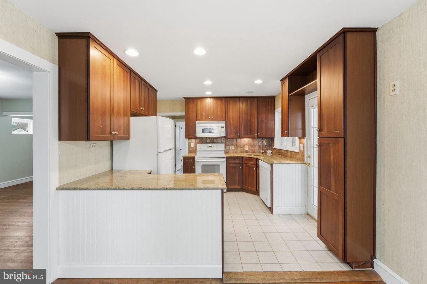 324 Rogers Road photo 10