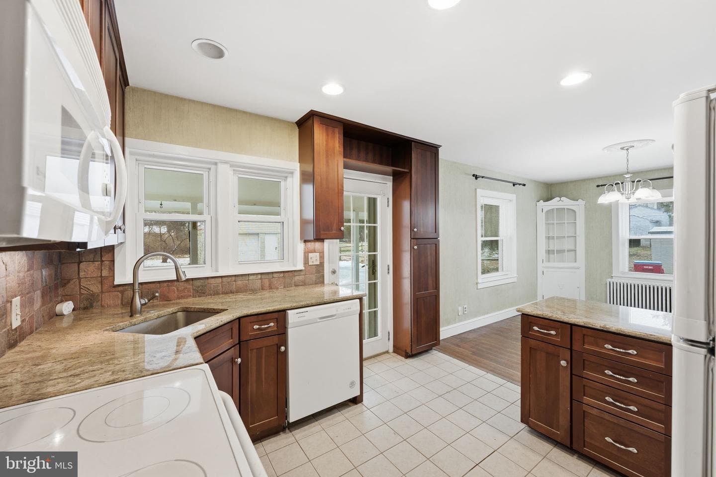 324 Rogers Road photo 13