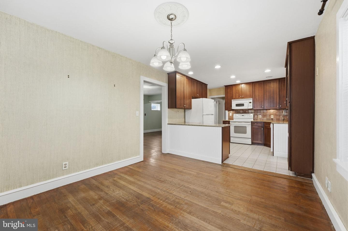 324 Rogers Road photo 7