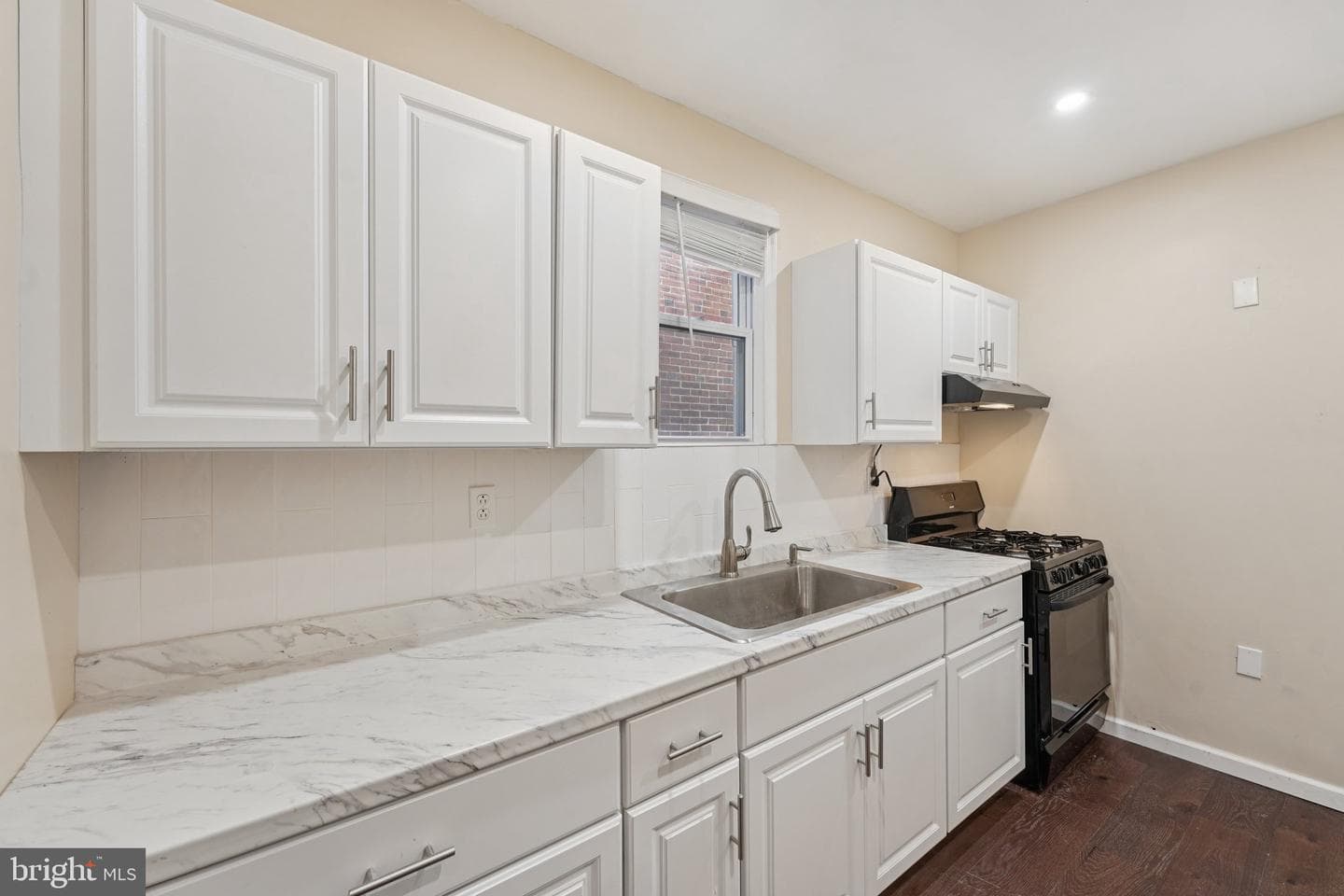 637 Kohn Street photo 6
