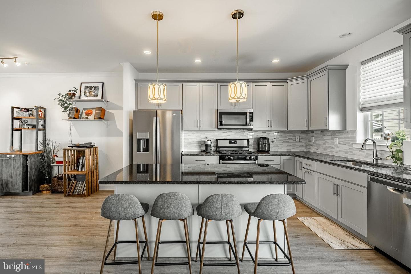 12 Manchester Drive photo 6