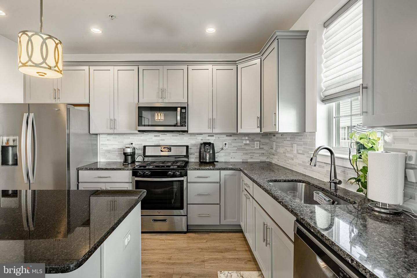12 Manchester Drive photo 7