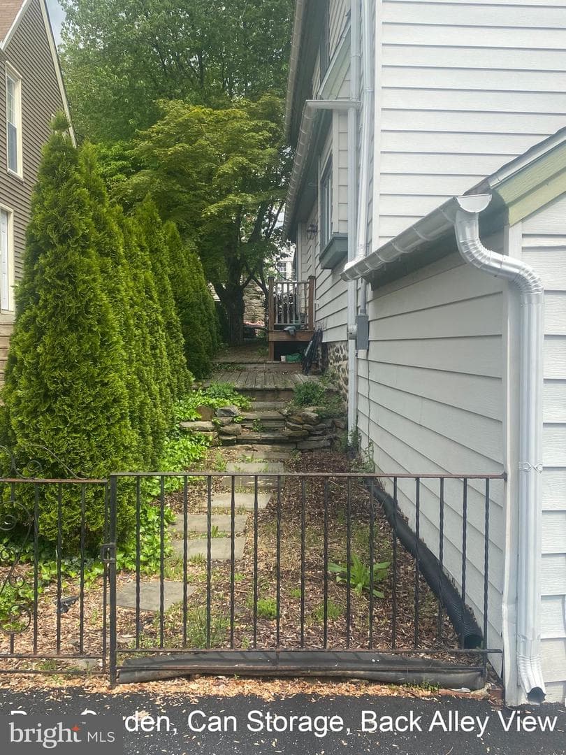 1404 Greywall Lane photo 2