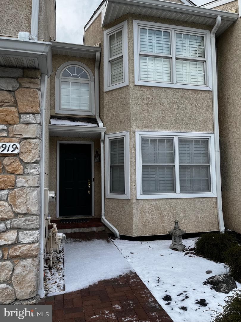919 Jamie Court photo 2