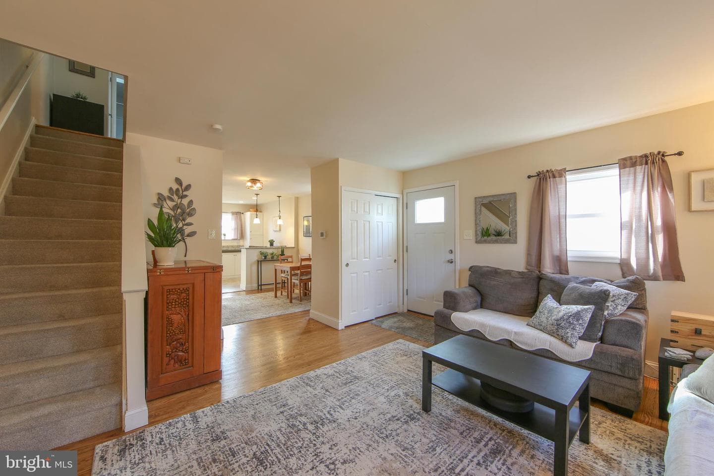 1729 Calamia Drive photo 2