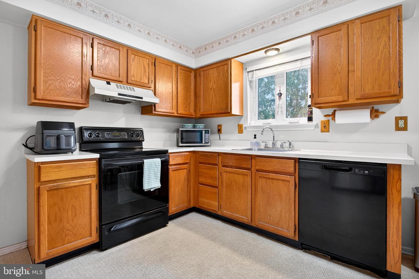 980 Crimson Lane photo 7