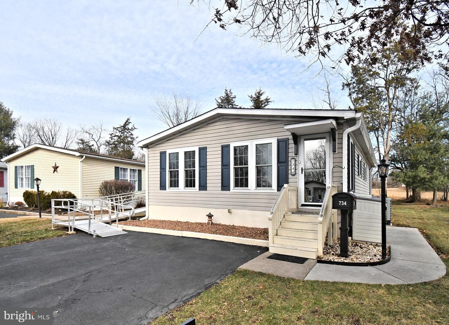 734 Aspen Circle photo 1
