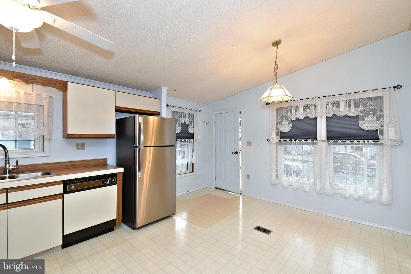 734 Aspen Circle photo 11