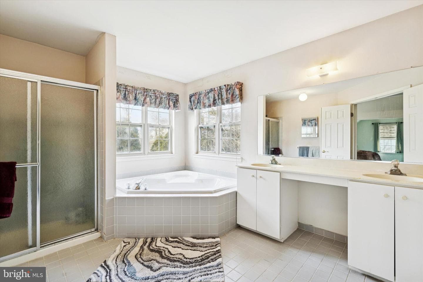 14 Villa Drive photo 30