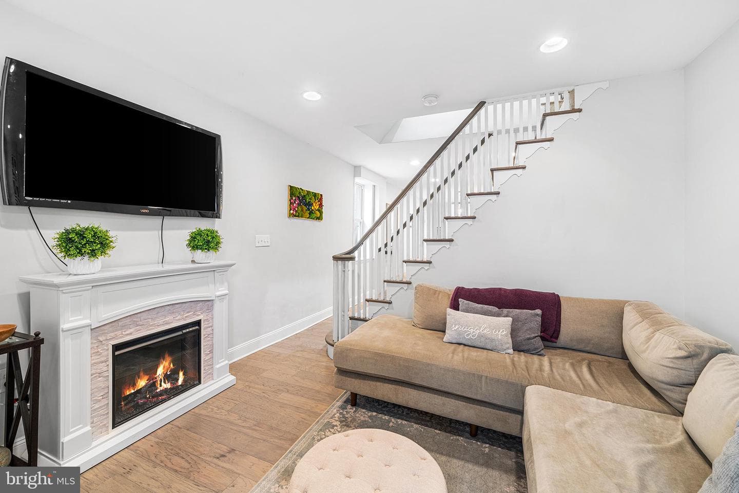 523 Old Elm Street photo 2