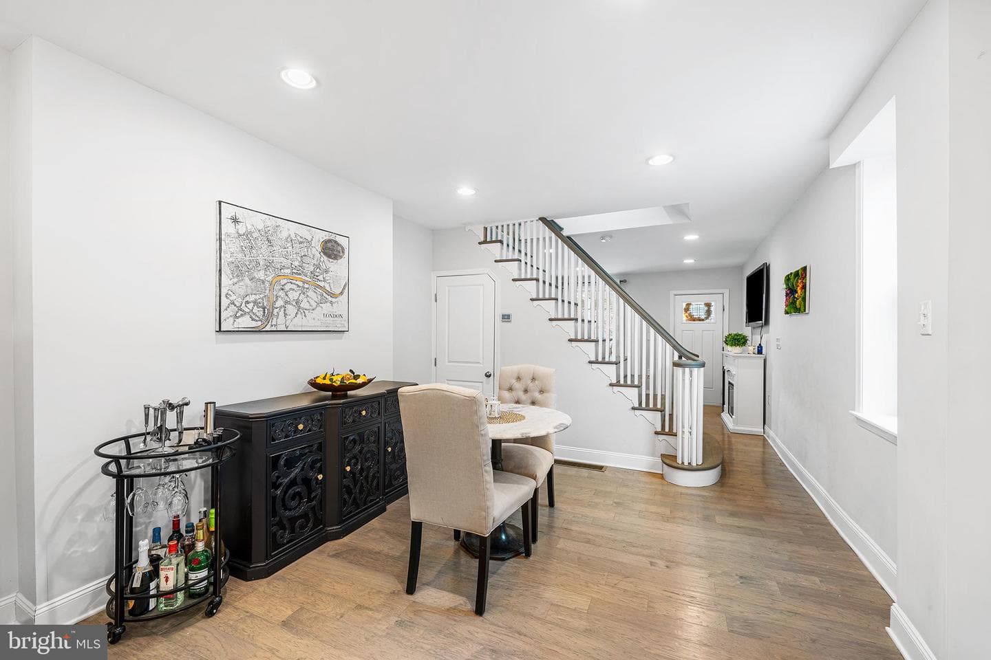 523 Old Elm Street photo 4
