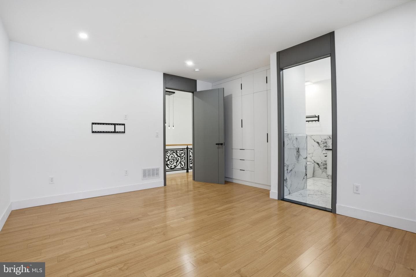 1047 Welsh Road photo 53