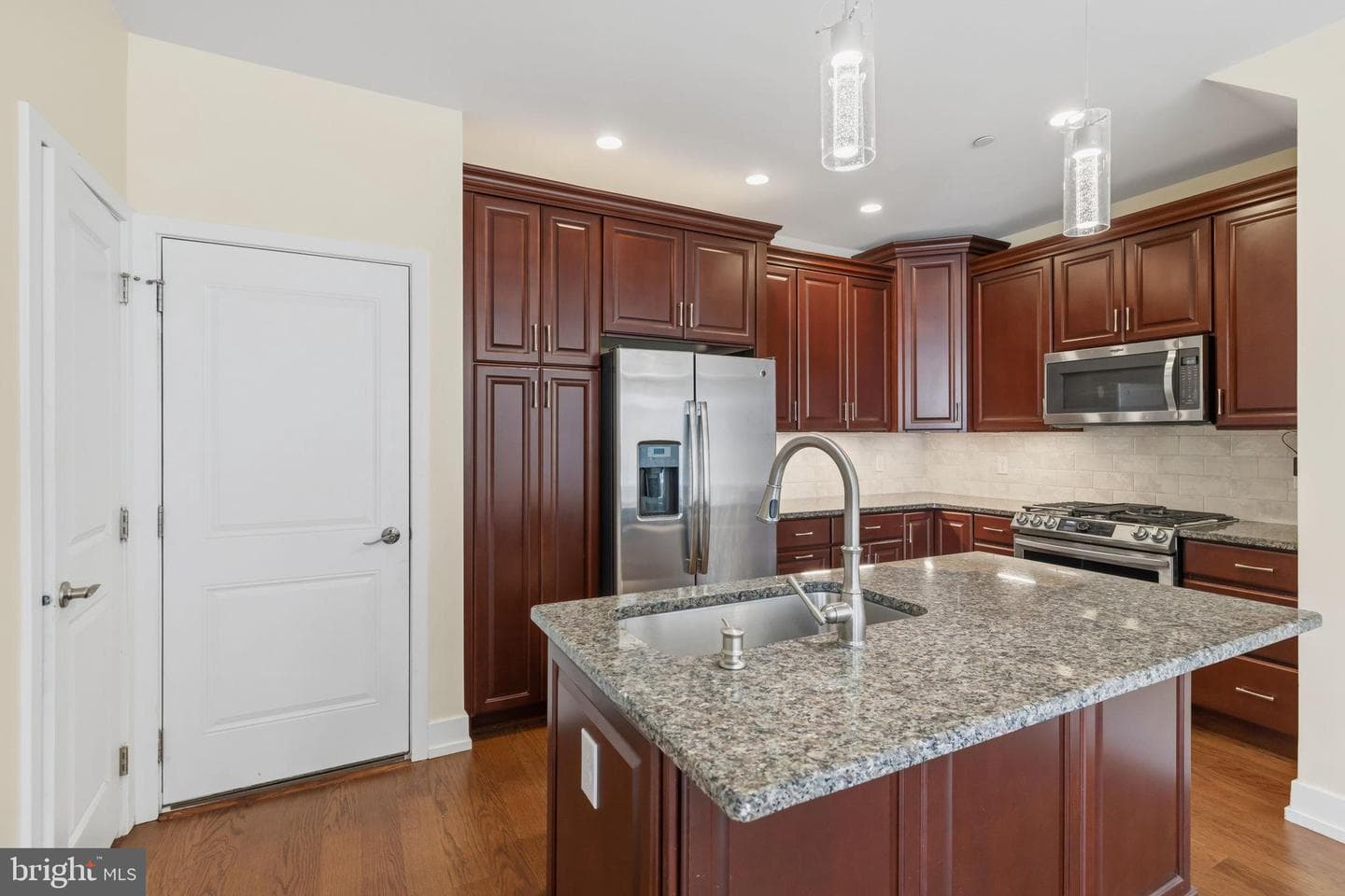 401 Lakeview Court photo 10
