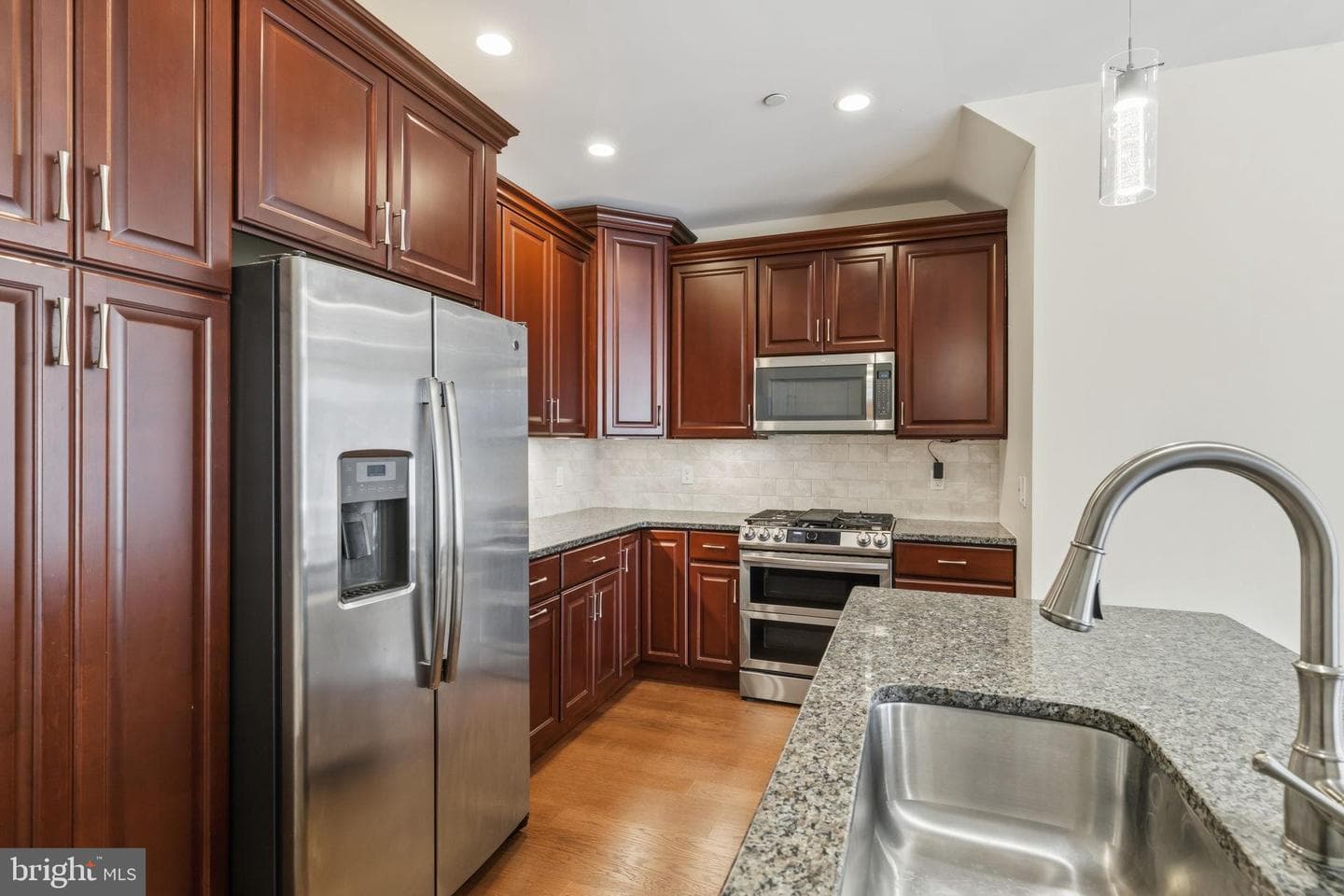 401 Lakeview Court photo 12
