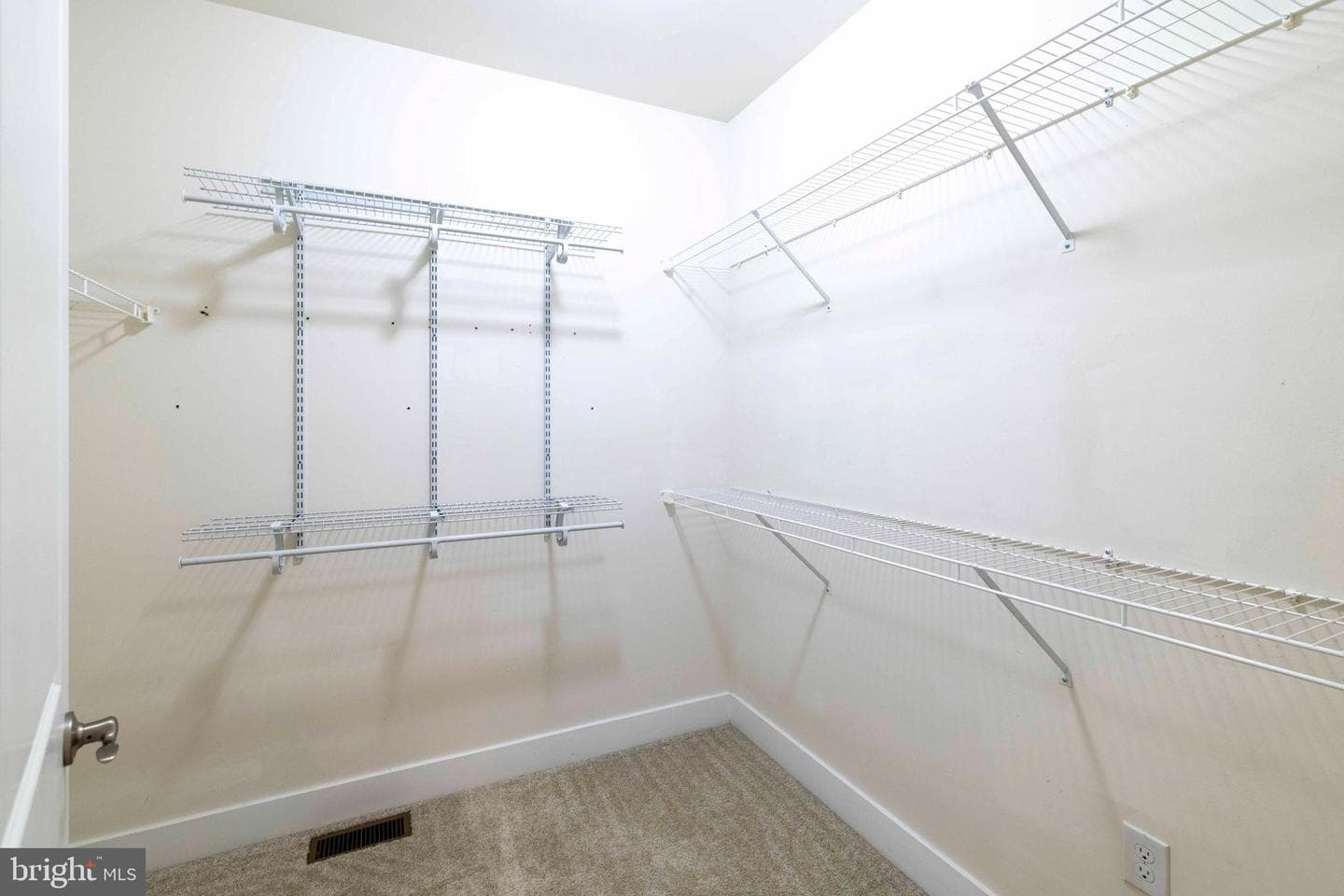 401 Lakeview Court photo 21