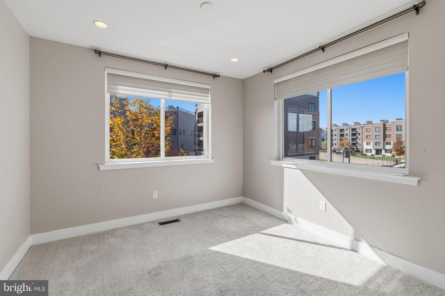 401 Lakeview Court photo 23