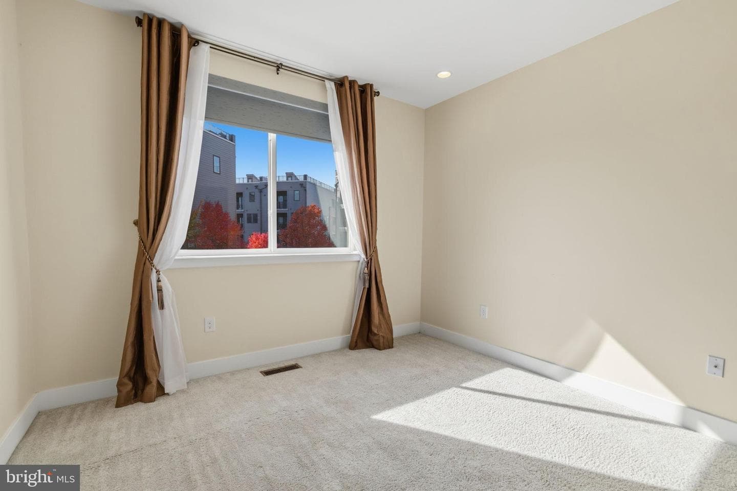 401 Lakeview Court photo 26