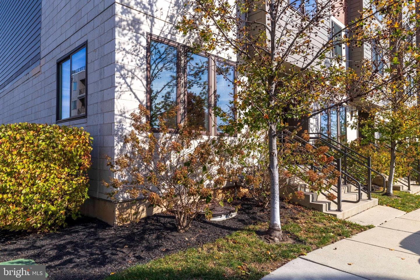 401 Lakeview Court photo 3