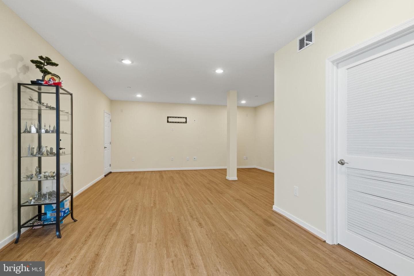 401 Lakeview Court photo 30