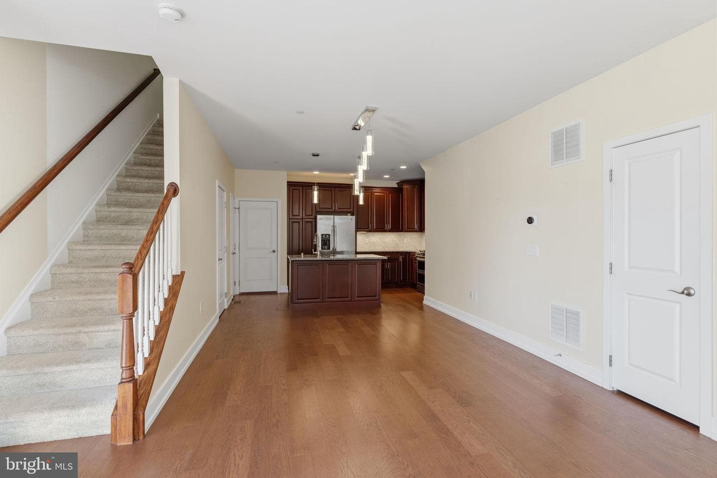 401 Lakeview Court photo 6