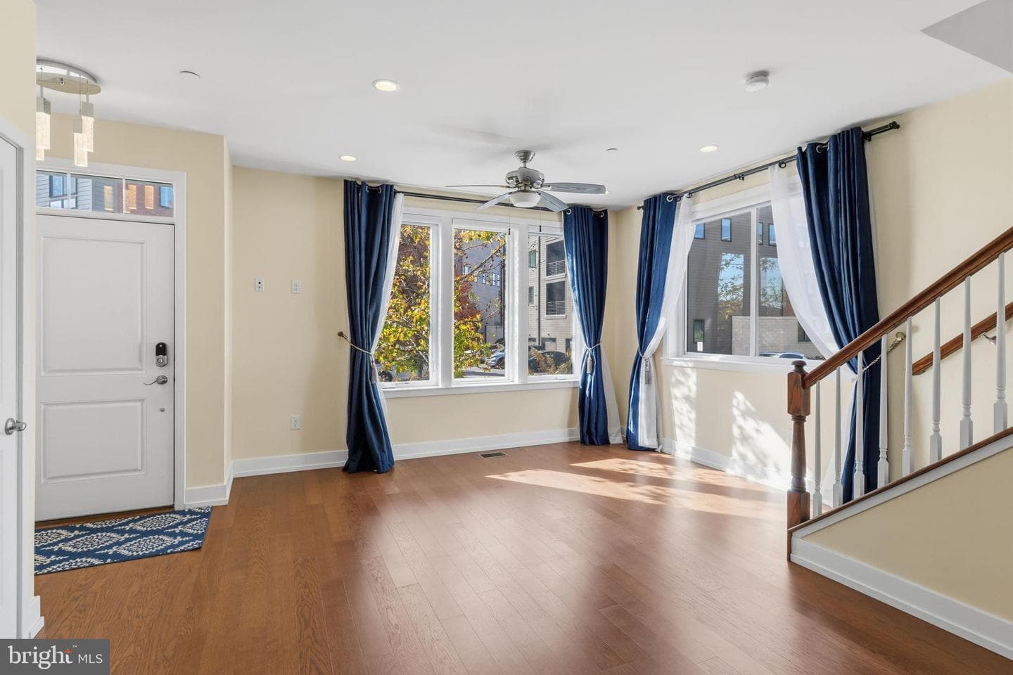 401 Lakeview Court photo 8