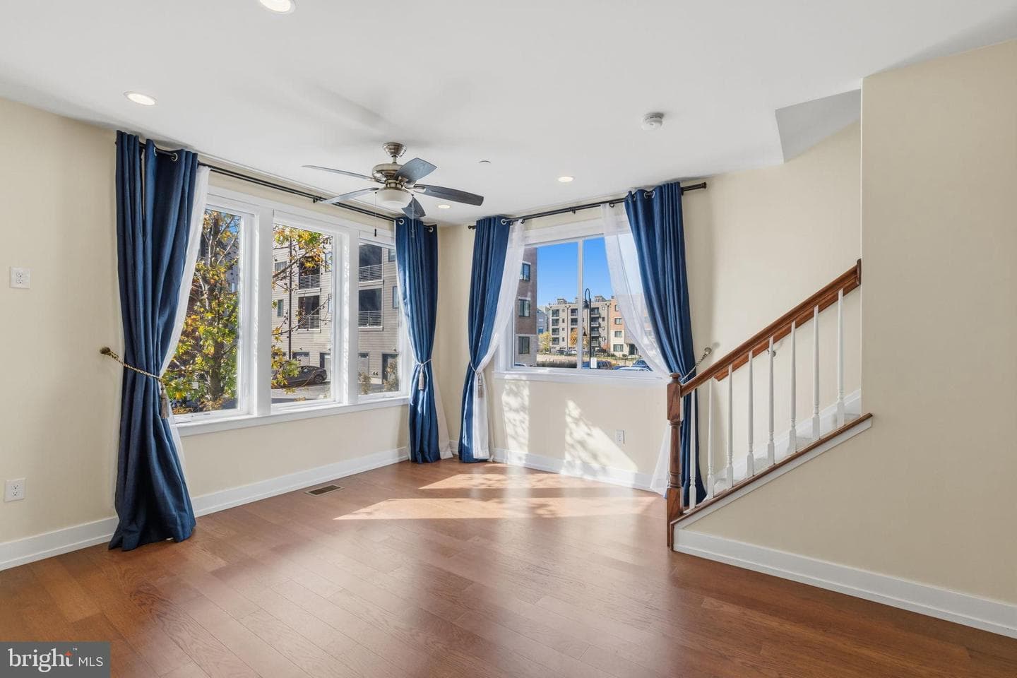 401 Lakeview Court photo 9