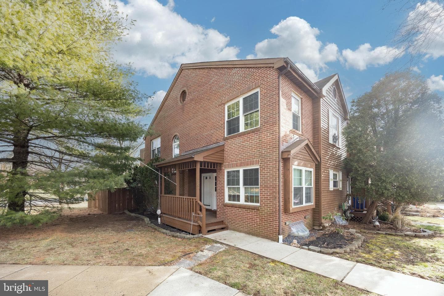 101 Honeylocust Court photo 2