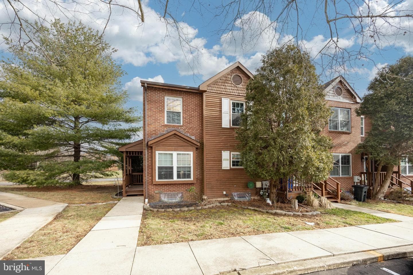 101 Honeylocust Court photo 3