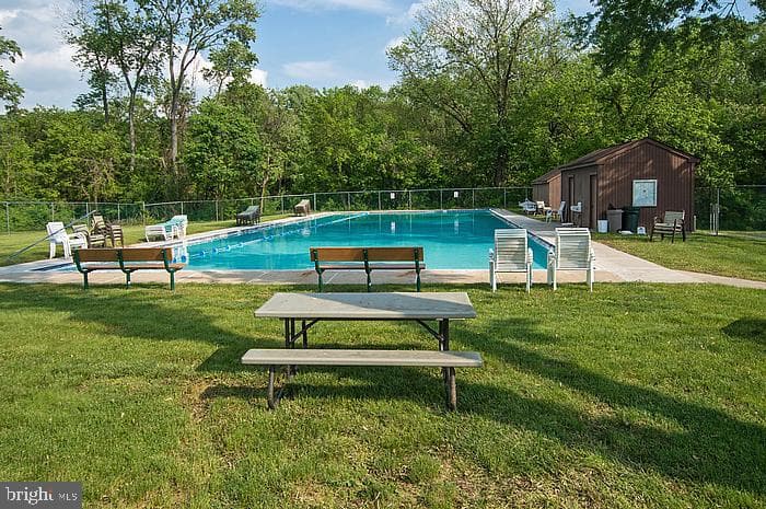 101 Honeylocust Court photo 41