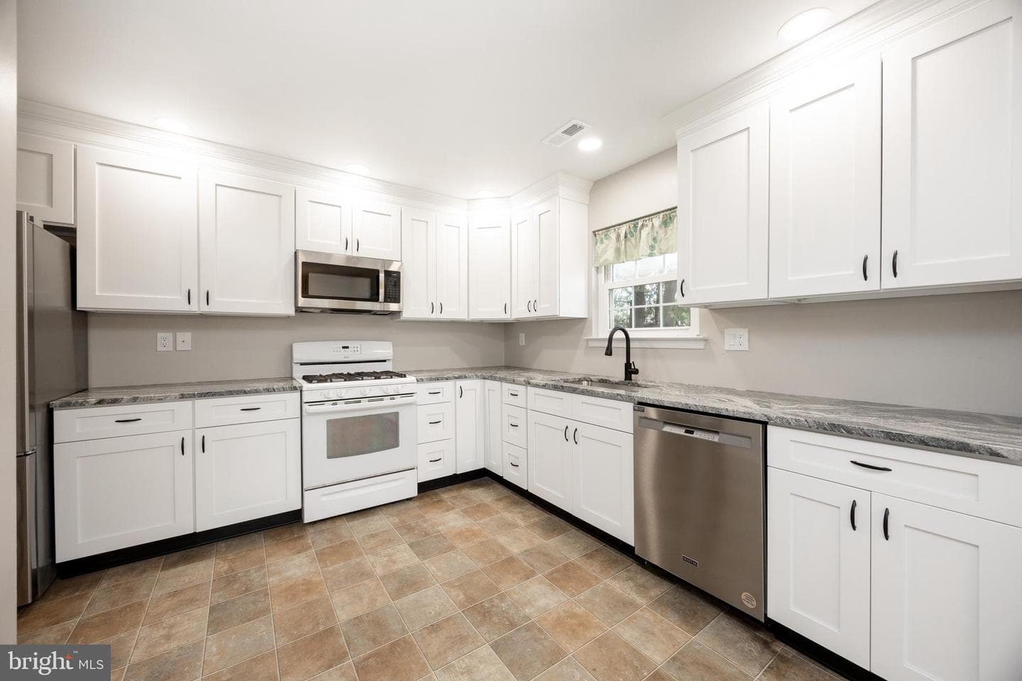 101 Honeylocust Court photo 6
