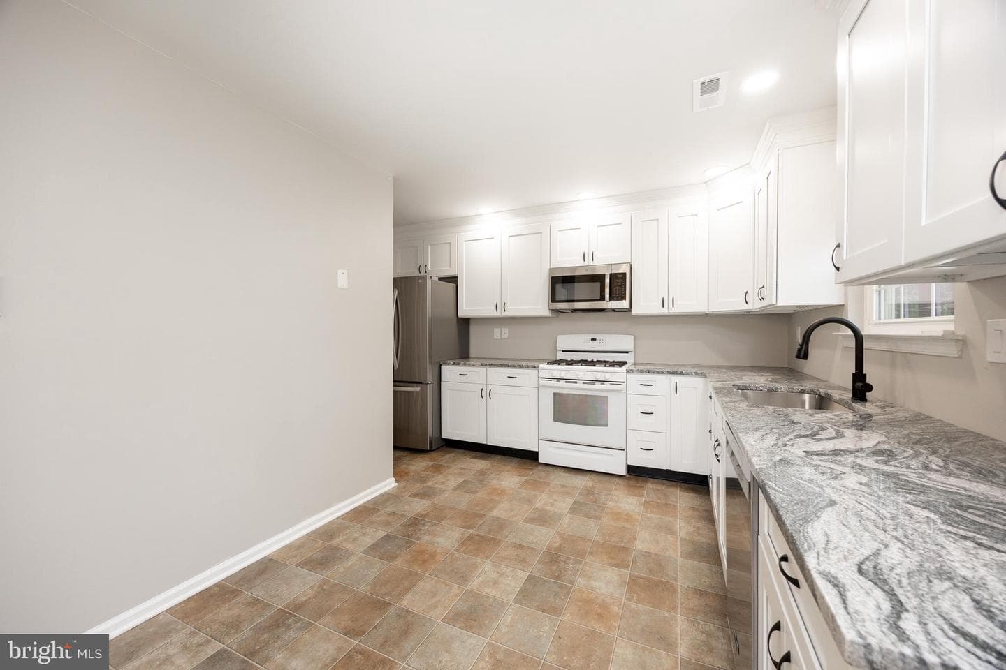 101 Honeylocust Court photo 7