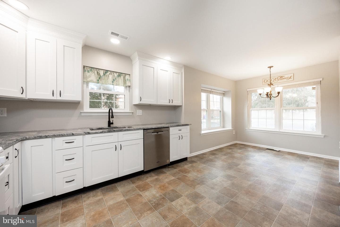 101 Honeylocust Court photo 8