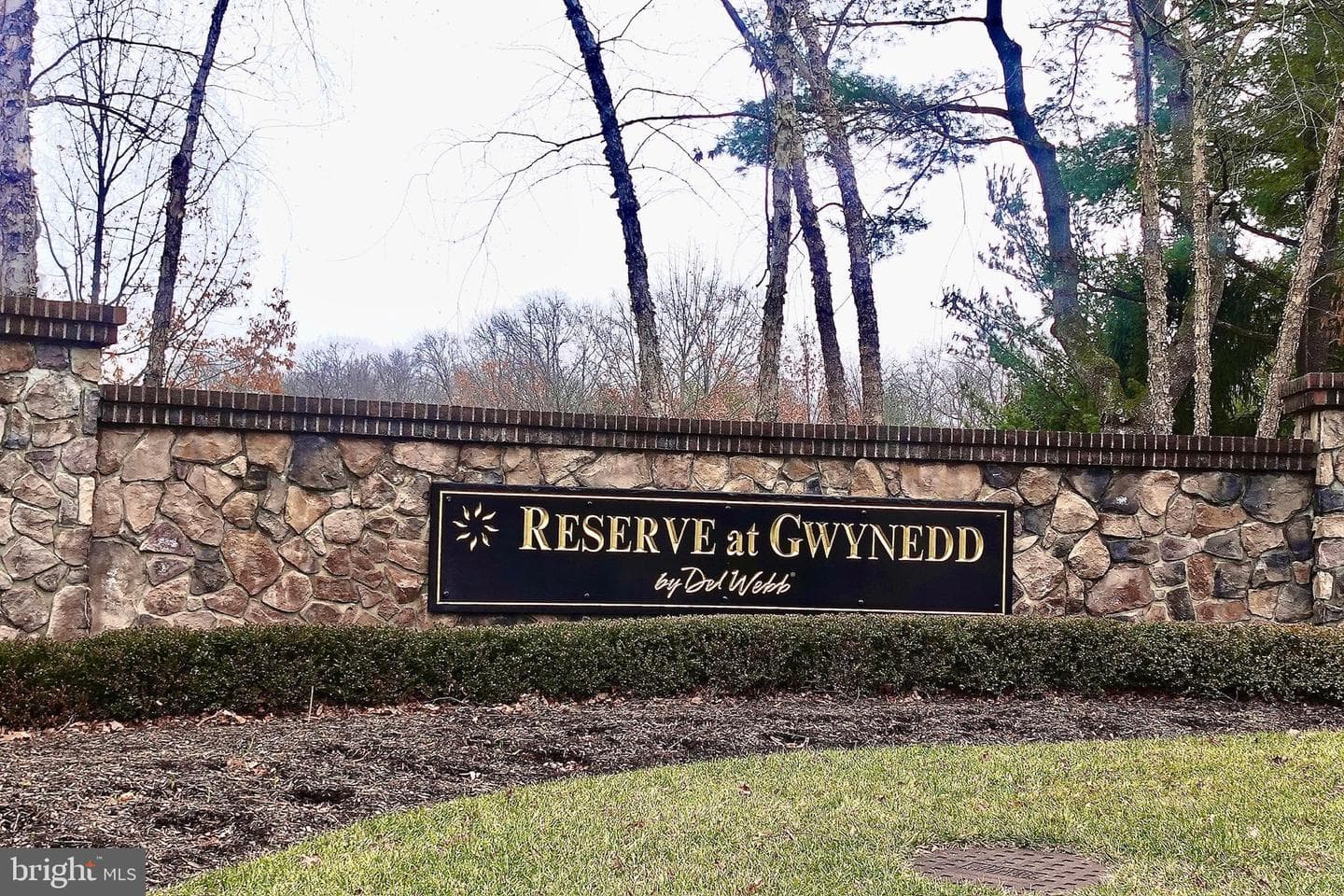 251 Goldenrod Drive photo 2