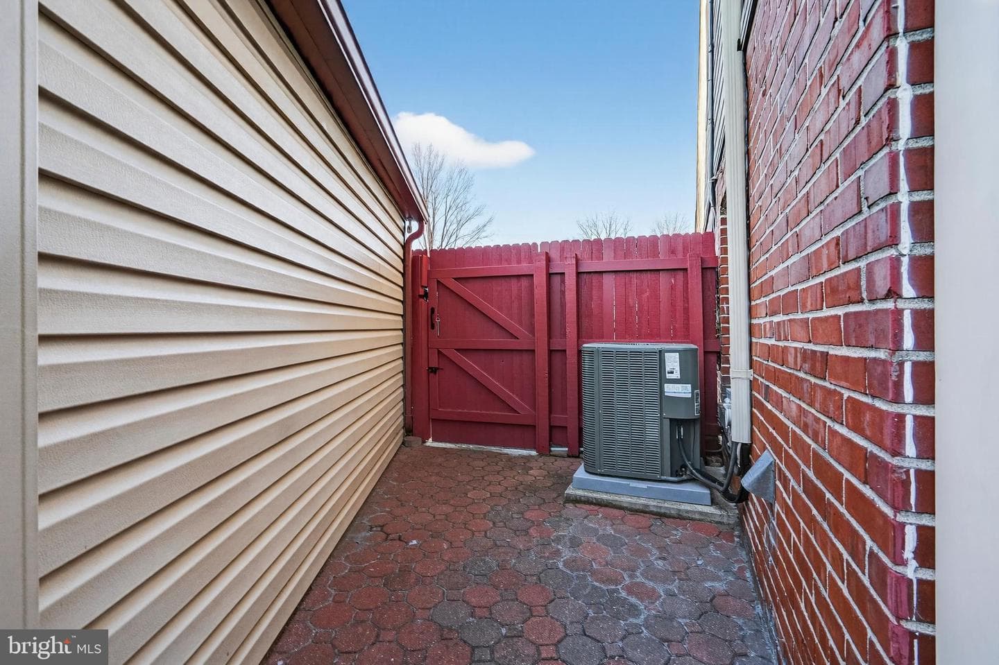 220 Liberty photo 39